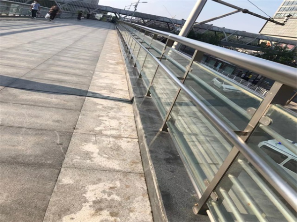 橋梁防撞欄杆