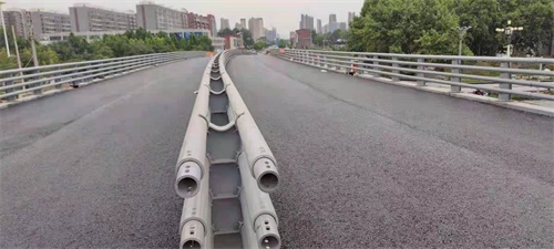 人行（háng）道（dào）護欄（lán）