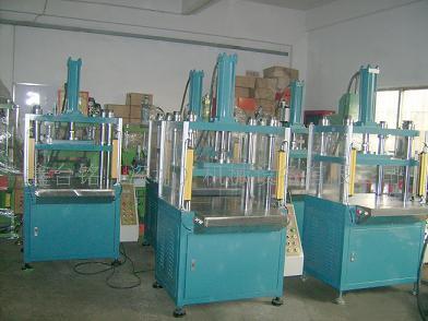 四柱油壓機